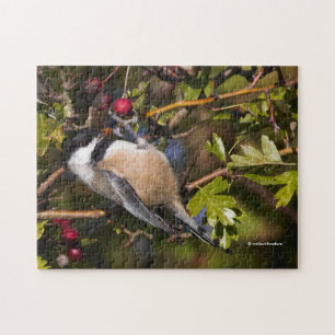 Schwarze Chickadee, die Herbstberries geniessen Puzzle