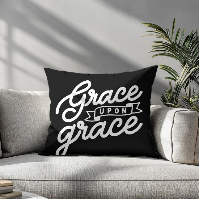 Schwarze Christliche Gnade auf Gnade Kissen (Von Creator hochgeladen)
