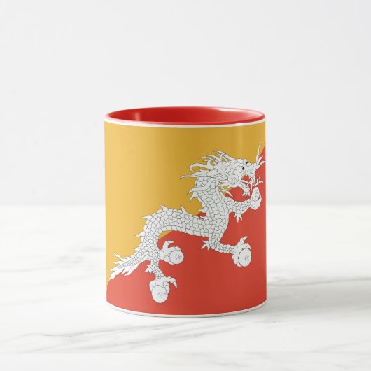 Schwarze Combo-Tasse mit bhutanischer Flagge Tasse (Zentrum)