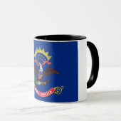 Schwarze Combo-Tasse mit der Flagge von North Dako Tasse (VorderseiteRechts)