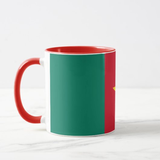 Schwarze Combo-Tasse mit Kamerunaflagge Tasse (Links)