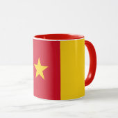 Schwarze Combo-Tasse mit Kamerunaflagge Tasse (VorderseiteRechts)