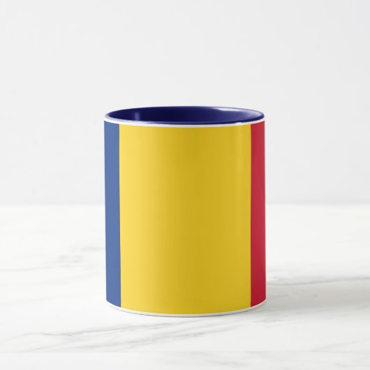 Schwarze Combo-Tasse mit rumänischer Flagge Tasse (Zentrum)