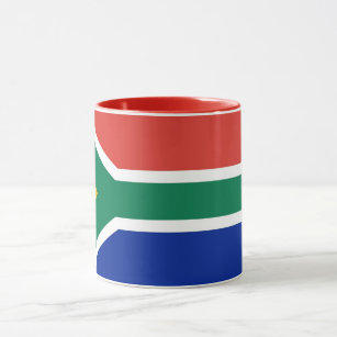 Schwarze Combo-Tasse unter der Flagge Südafrikas Tasse