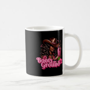 Schwarze Cowgirl rosa Stiefel auf dem Boden Kaffeetasse
