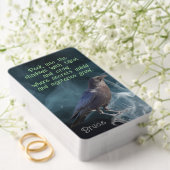 Schwarze Crow-Hexe vertraut mit Aquamarinem Rauch/ Spielkarten (Insitu (Hochzeit))