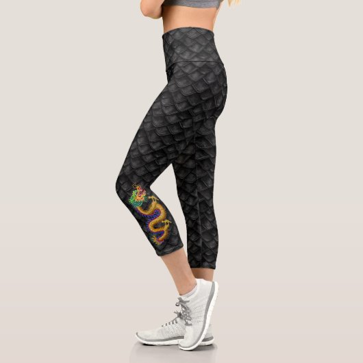 Schwarze Drachenskala mit Golddrache Capri Leggings (Links)