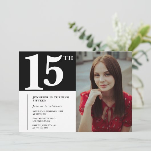 Schwarze Einladung zum 15. Geburtstag Modernes Chi (Stehend Vorderseite)