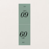 Schwarze Elegante Calligrafy Numbers auf Sage Gree (Außenseite Aufgefaltet)