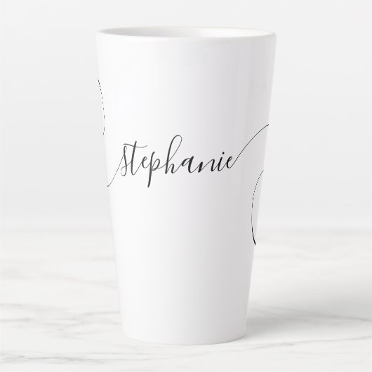 Schwarze elegante Schriftart Lockiger Name Milchtasse (Vorderseite)