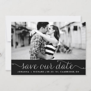 Schwarze elegante Schriftart 'Save Our Date'-Ankün Einladung