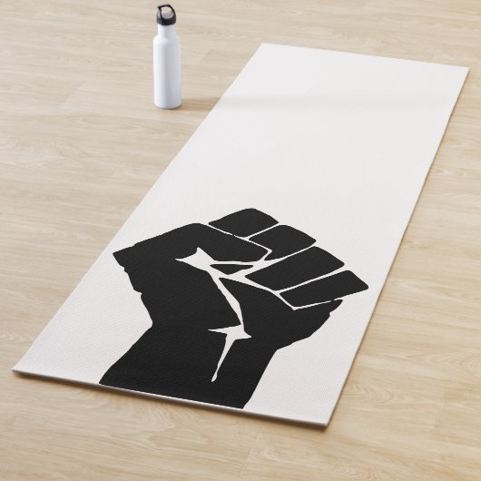 Schwarze Faust ausgelöst - Widerstand Yogamatte (Beispiel)