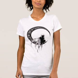 schwarze Fee auf dem Mond T-Shirt