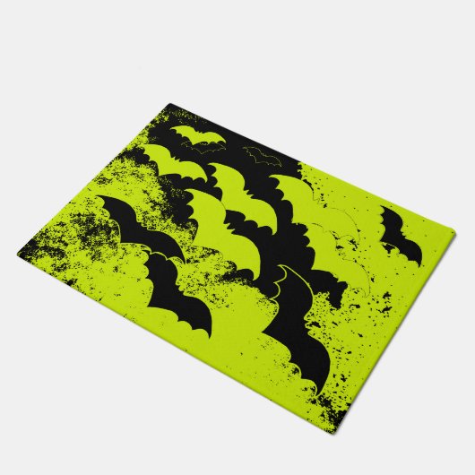 Schwarze Fledermäuse in Fluggelb Fußmatte (Schrägansicht)