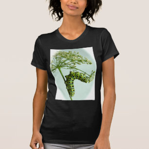 Schwarze Frack-Raupe, die Petersilie isst T-Shirt