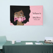 Schwarze Frau, Bereit zum Pop, Bubblegum, Rosa Banner (Messeveranstaltung)