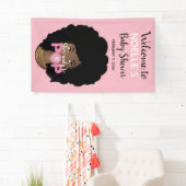 Schwarze Frau, Bereit zum Pop, Bubblegum, Rosa Banner (Insitu)