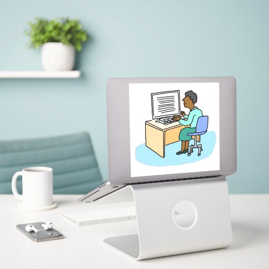 Schwarze Frau, die an einem Computeraufkleber arbe Aufkleber (Laptop auf Schreibtisch)