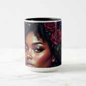 Schwarze Frau dunkle Blumen Afro Tasse (Zentrum)