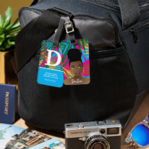 Schwarze Frau, farbenfrohe tropische Blätter, blau