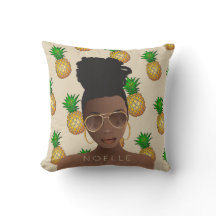 Schwarze Frau, Gold-Shades, Ananas-Muster, Beige