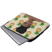 Schwarze Frau, Gold-Shades, Ananas-Muster, Beige Laptopschutzhülle (Vorne Knopf)