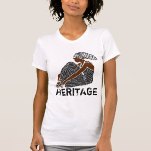 Schwarze Frau im afrikanischen Kulturerbe T-Shirt