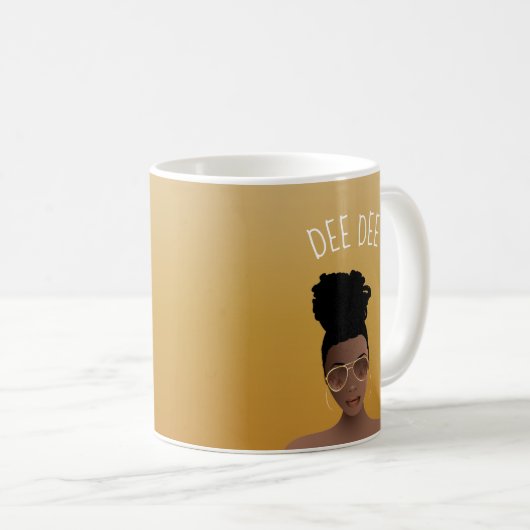 Schwarze Frau mit Gold-Shades & High Bun, Gelbes G Kaffeetasse (VorderseiteRechts)