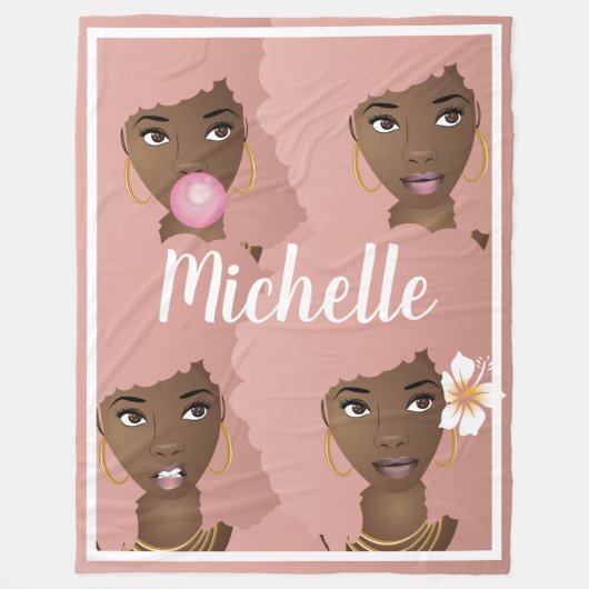 Schwarze Frau mit rosa Afro, Ihr Name Fleecedecke (Vorderseite)