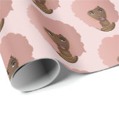 Schwarze Frau, rosa Afro, natürliches Haar, rosa Geschenkpapier (Rolleneckpunkt)
