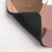 Schwarze Frau rosa Afro, orange rosa Lila Streifen Mousepad (Ecke)