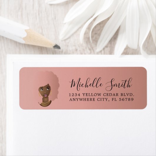 Schwarze Frau, rosa Naturhaar Afro (Insitu)