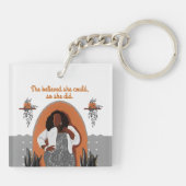 Schwarze Frau, sie glaubte, sie könnte, also tat s Schlüsselanhänger (Rückseite)