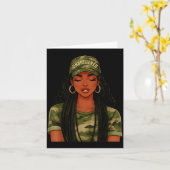 Schwarze Frau Unbeeindruckte Locs Camo Mädchen Fra Karte (Gelbe Blume)