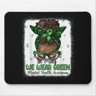 Schwarze Frauen im Mai tragen grüne psychische Ges Mousepad