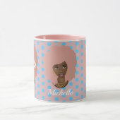 Schwarze Frauen mit rosa Afro, Bubblegum & Blume P Tasse (Zentrum)