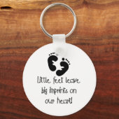 Schwarze Fußabdrücke Kleine Füße Big Impressum Schlüsselanhänger (Vorderseite)