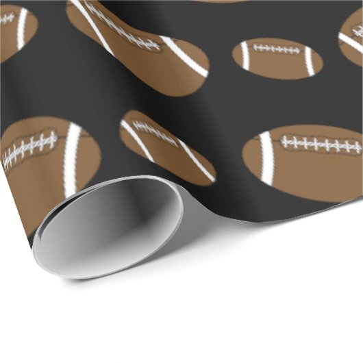 Schwarze Fußbälle Geschenkpapier (Rolleneckpunkt)