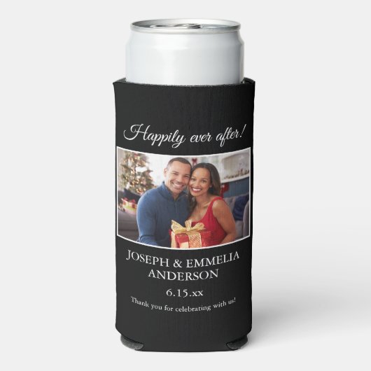Schwarze Gastgeschenk Hochzeit Foto glücklich je n Selters Dosenkühler (Seltzer Rückseite)