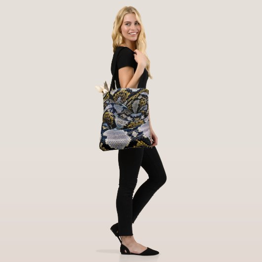 Schwarze, gelbe und graue Python Tasche (Am Model)