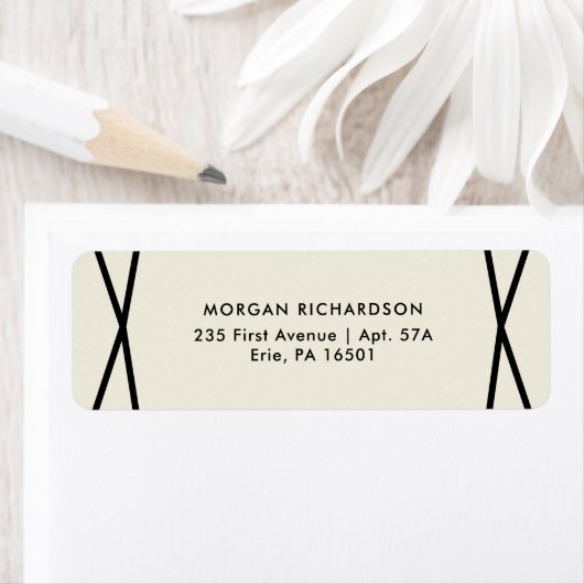 Schwarze Geometrie auf Ecru (Insitu)