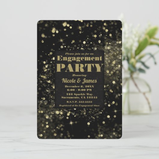 Schwarze Gold-Funkelleuchten Glam Engagement Party Einladung (Stehend Vorderseite)