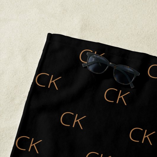 Schwarze goldene Monogramm-Initialen Strandtuch (Beispiel)