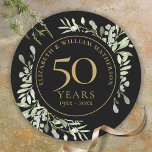 Schwarze goldene Wasserfarbengrün 50 Jahre alt Runder Aufkleber<br><div class="desc">Dieses elegante 50-jährige Hochzeitsjubiläum-Design mit zartem,  weichem Aquarellgarten und eleganten Details zum 50-jährigen Jubiläum personalisiert. Entwickelt von Thisisnotme©</div>