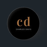 Schwarze Goldmonogramm-Initialnamen minimalistisch Button<br><div class="desc">Schwarzer Hintergrund, goldfarbener und weißer Text. Personalisieren Sie Ihre Monogramm-Initialen und Ihren Namen und fügen Sie sie hinzu. Für ihn und sie.</div>