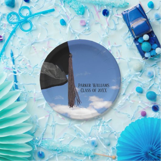 Schwarze Graduierungshülse im Himmel Pappteller (Party)