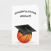 Schwarze Graduierungskappe auf einen Basketball Karte (Vorderseite)