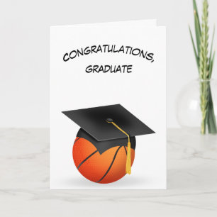 Schwarze Graduierungskappe auf einen Basketball Karte