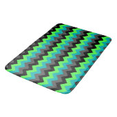 Schwarze grüne Ombre-Chevrons große Badematte (Schrägansicht)