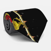 Schwarze Grunge-Herzen mit Roter Rose Krawatte (Gerollt)